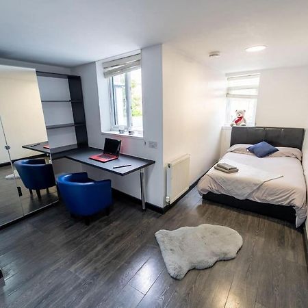 Studio Close To Selly Oak Train Station เบอร์มิงแฮม ภายนอก รูปภาพ