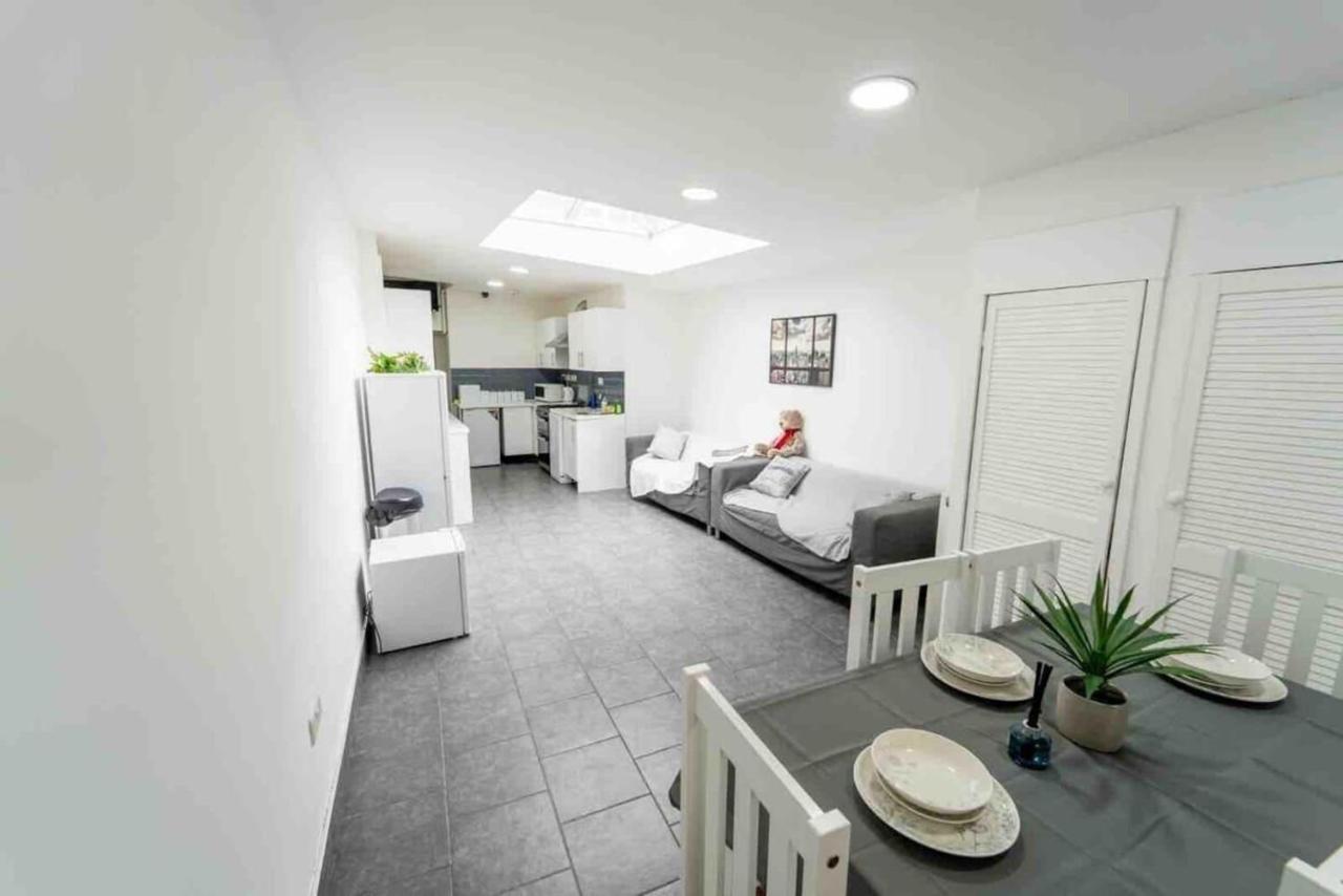 Studio Close To Selly Oak Train Station เบอร์มิงแฮม ภายนอก รูปภาพ