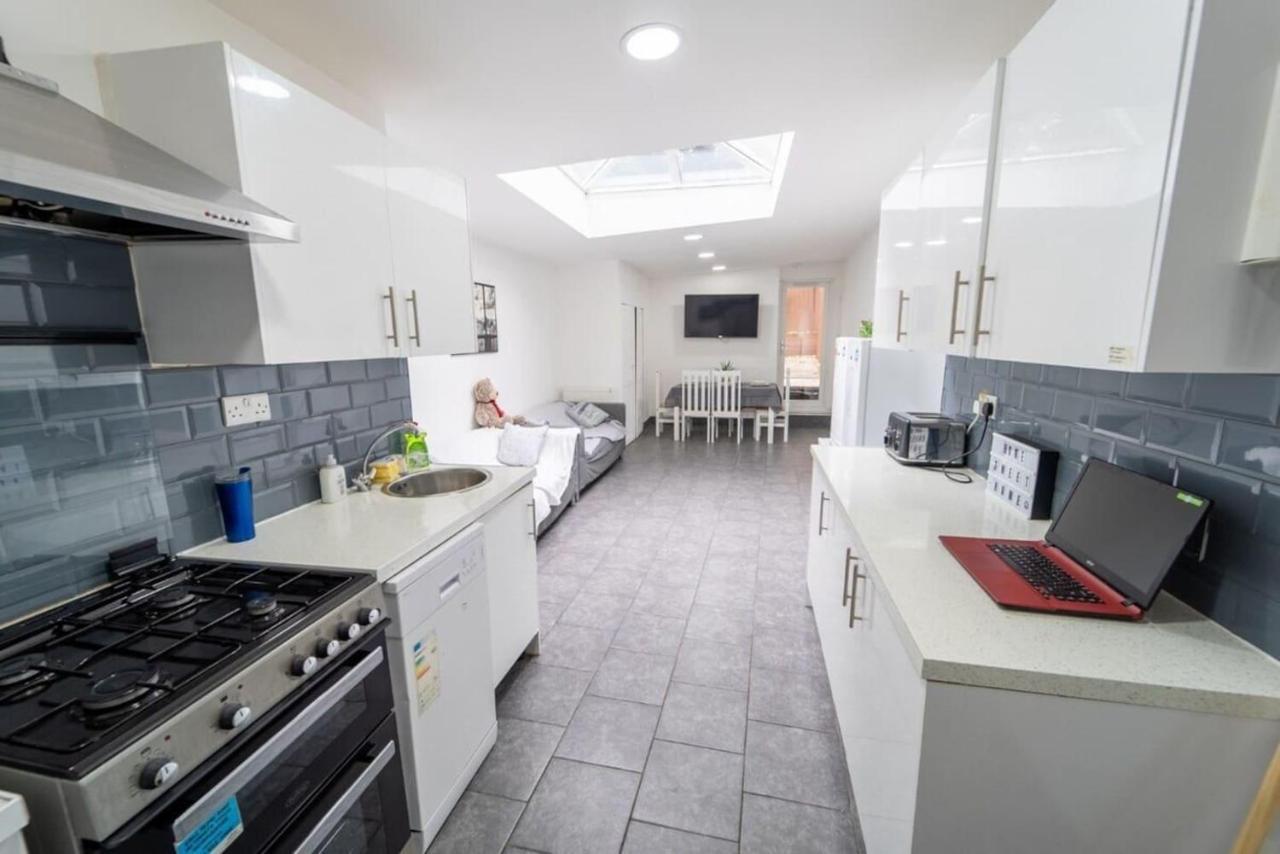 Studio Close To Selly Oak Train Station เบอร์มิงแฮม ภายนอก รูปภาพ
