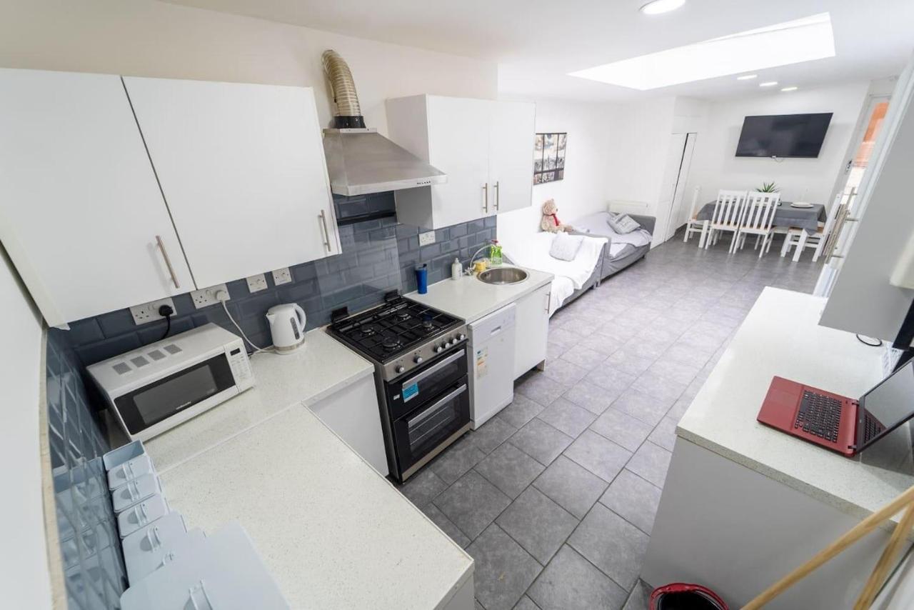 Studio Close To Selly Oak Train Station เบอร์มิงแฮม ภายนอก รูปภาพ