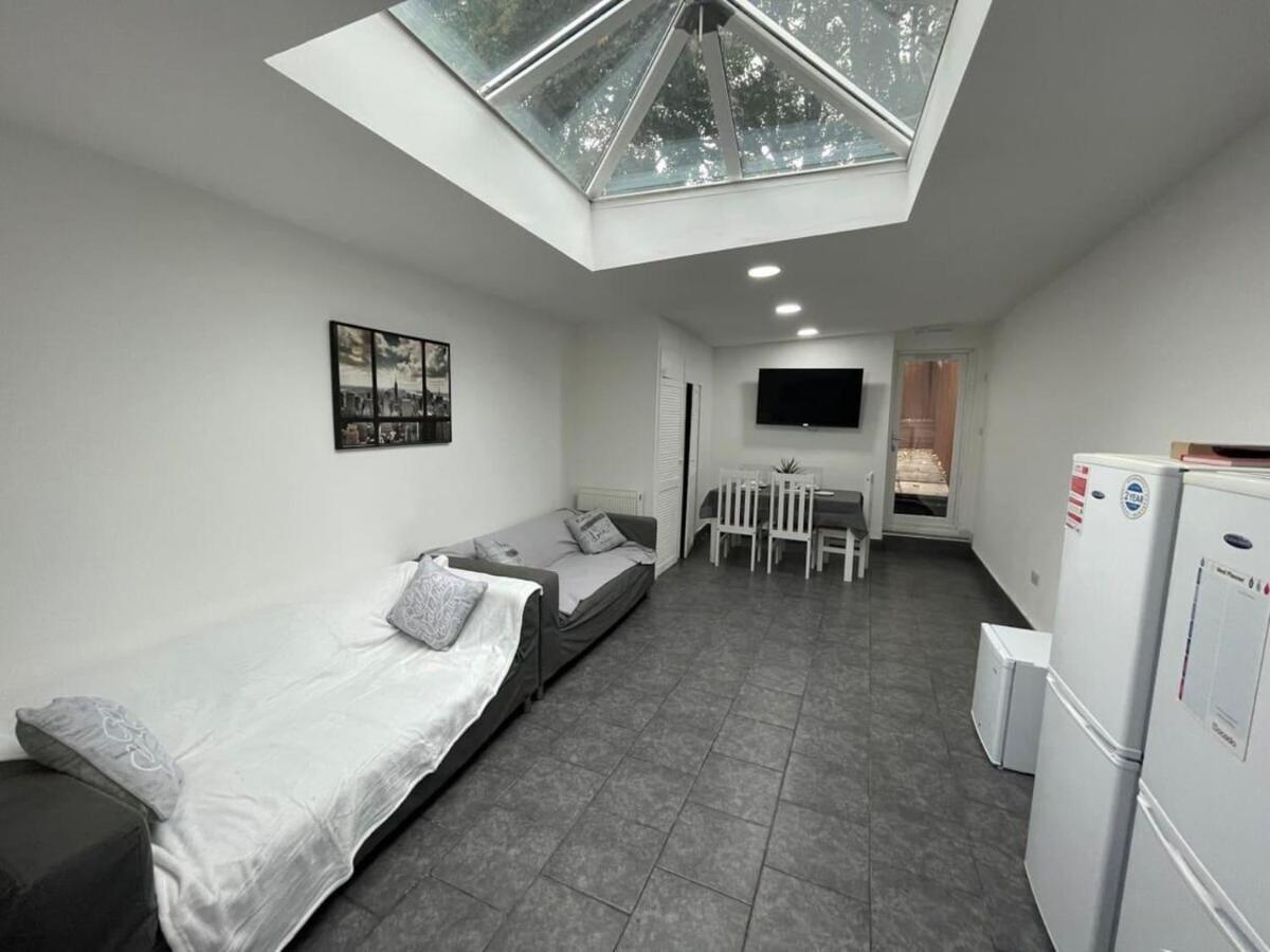 Studio Close To Selly Oak Train Station เบอร์มิงแฮม ภายนอก รูปภาพ